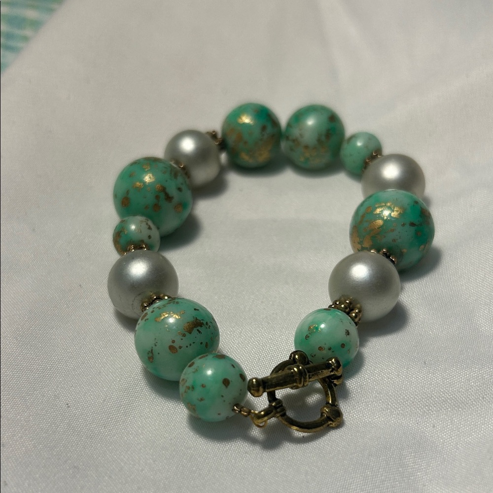 Chic Turquoise and Silver Beaded Bracelet